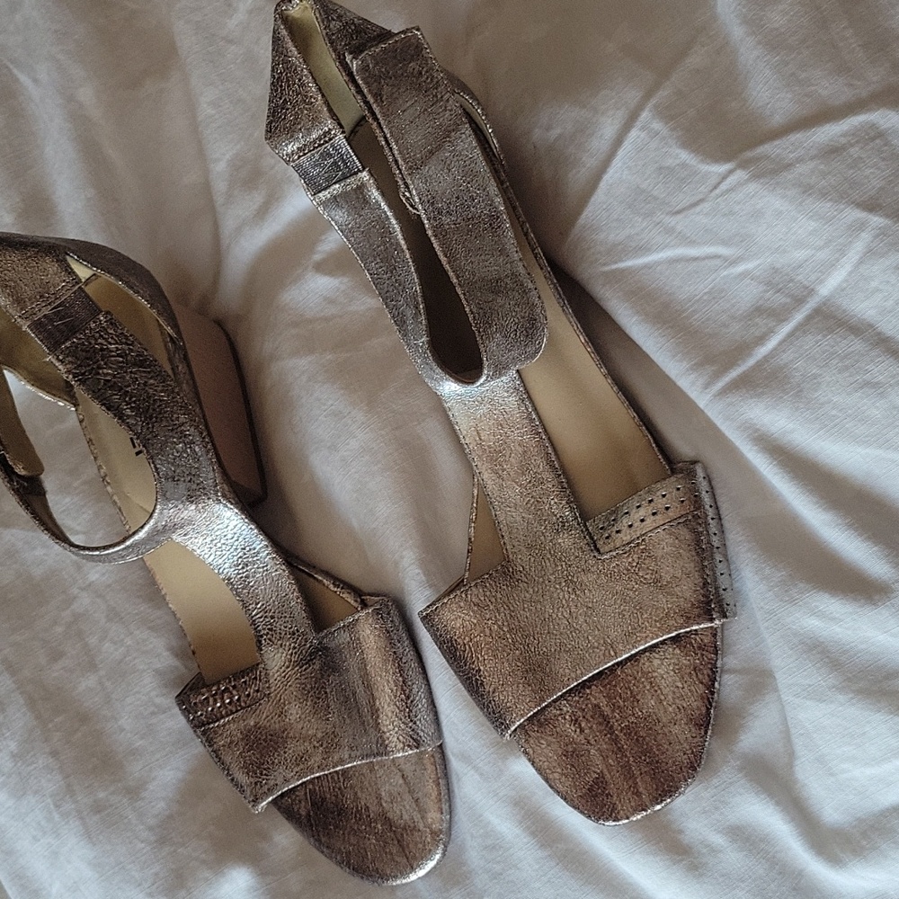 Van Eli Gold Sandals - Picture 2 of 8